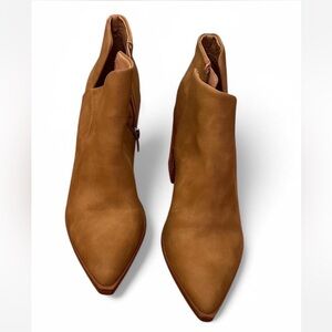 👢 On-Trend FW2025👢
ZBY—Western-inspired Tan Ankle Boots, Pointed Toe